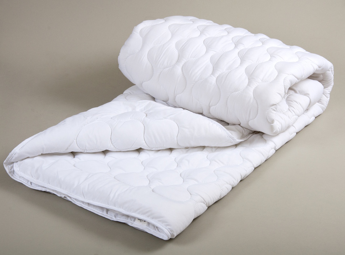 Одеяло х купить 2. Одеяло полуторное 155-215 холлофайбер. Одеяла с вискозным наполнителем 170*210. Белое стеганое одеяло. Двуспальное одеяло софт.